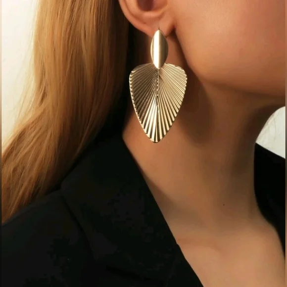 Textured Leaf Earrings - Picture 5 of 8